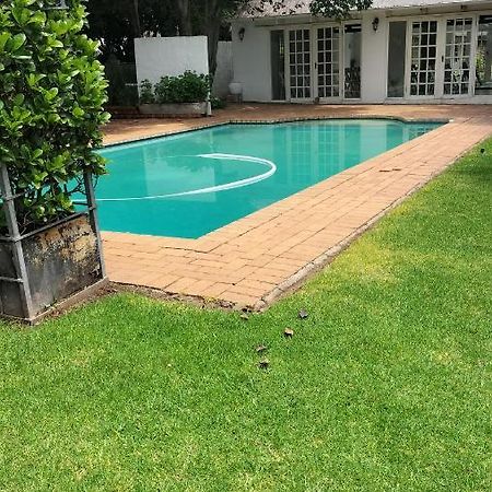The Hertford Country Hotel Johannesburg Buitenkant foto