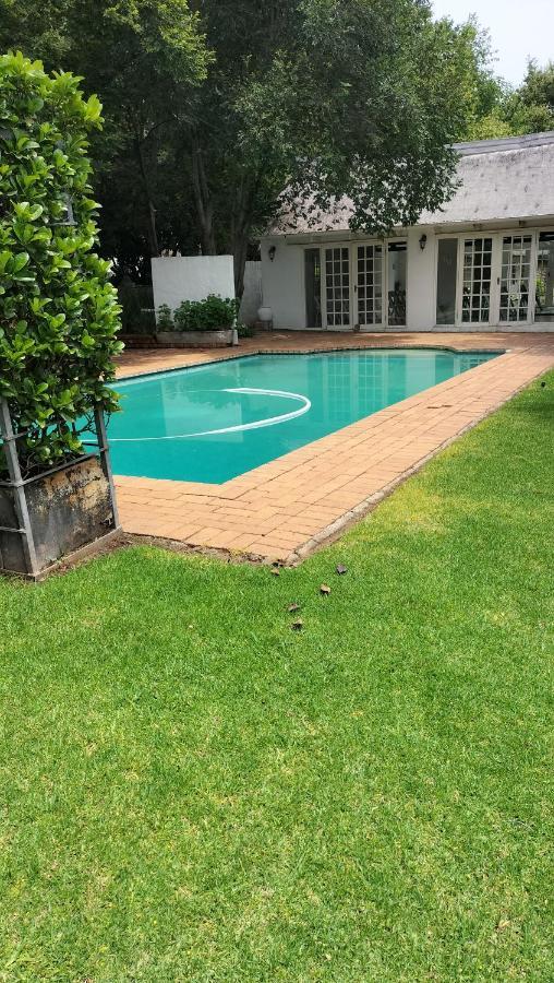 The Hertford Country Hotel Johannesburg Buitenkant foto