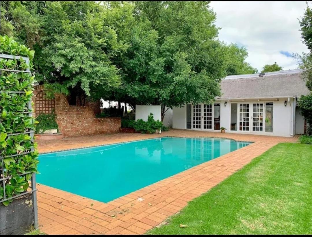 The Hertford Country Hotel Johannesburg Buitenkant foto