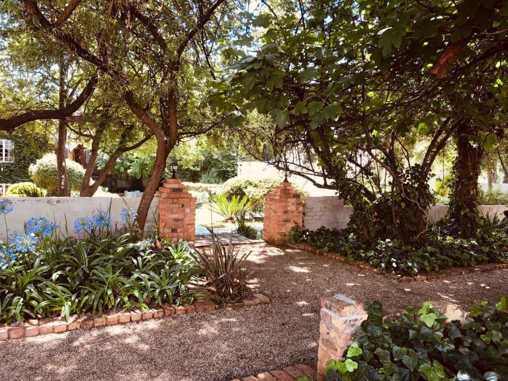 The Hertford Country Hotel Johannesburg Buitenkant foto